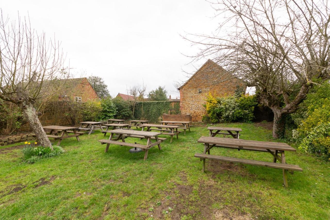 Oyo Unicorn Inn Deddington Exterior photo